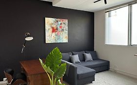 Modern Apartment In Prahran